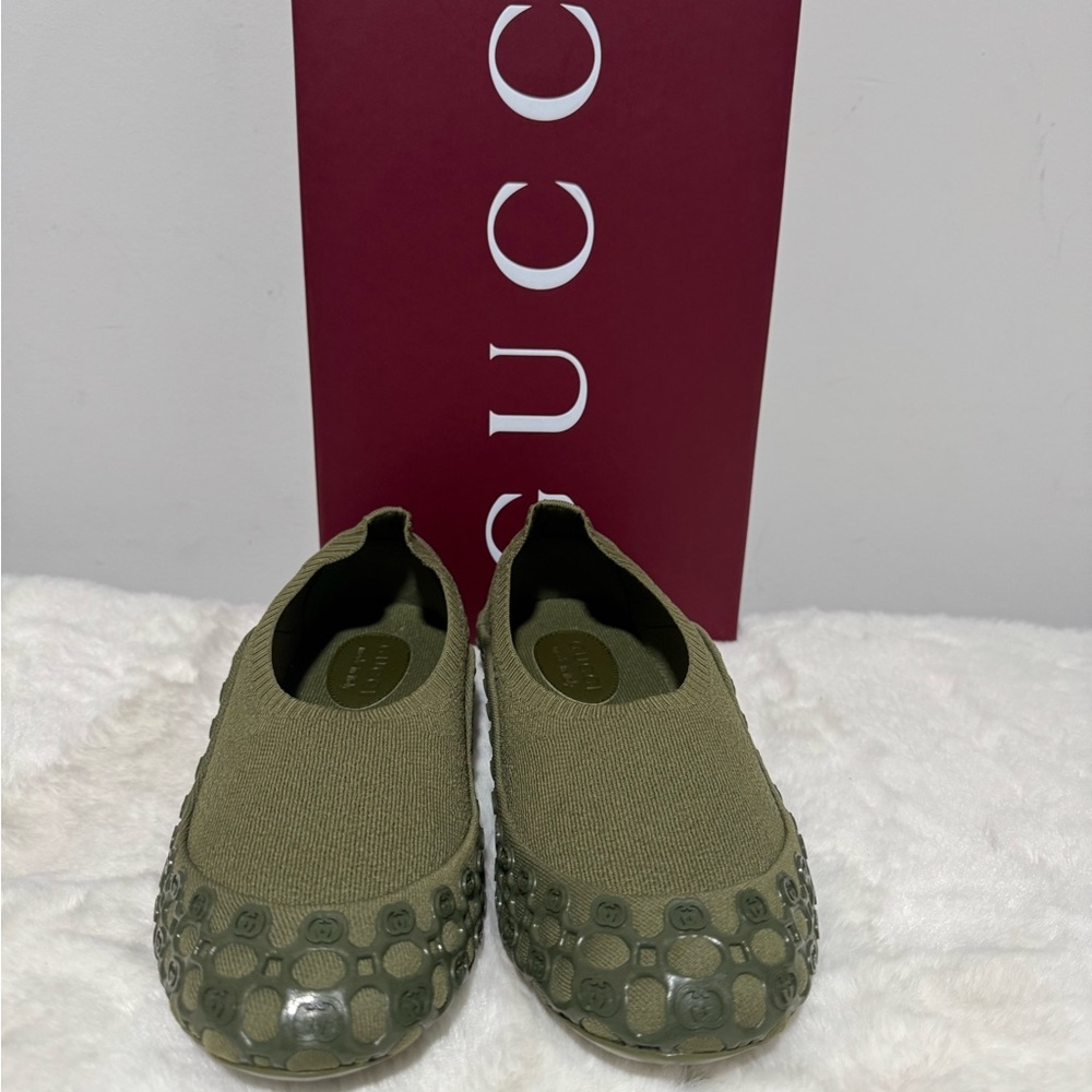 Gucci Unisex Olive Green Slip-On Knit Shoes - Picture 2 of 6